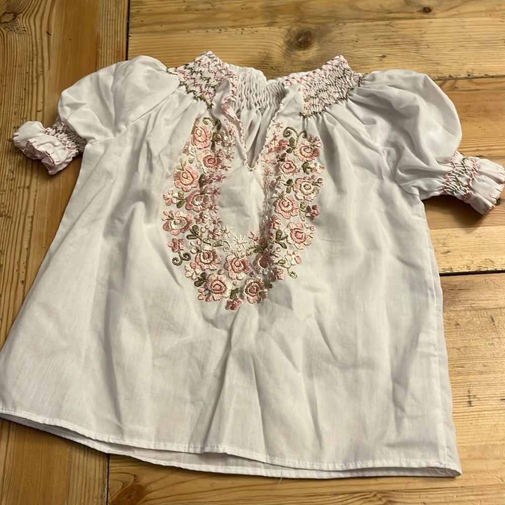 Embroidered artisanal shirt